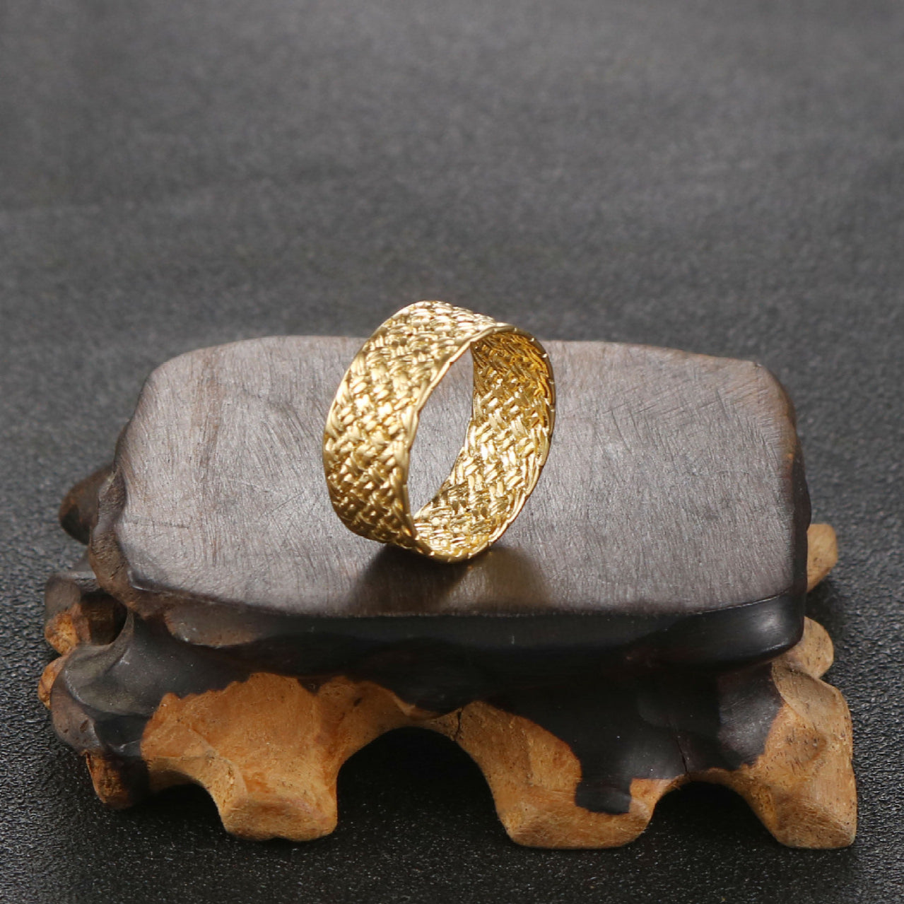 Stylish Interwoven Titanium Steel Ring for Men and Women - Personalized Modern Jewelry