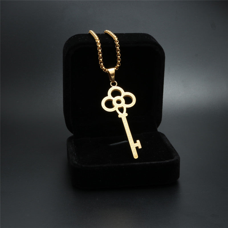 Trendy Titanium Steel Key Pendant Necklace with Great Wall Pattern - Stylish Gift for Women
