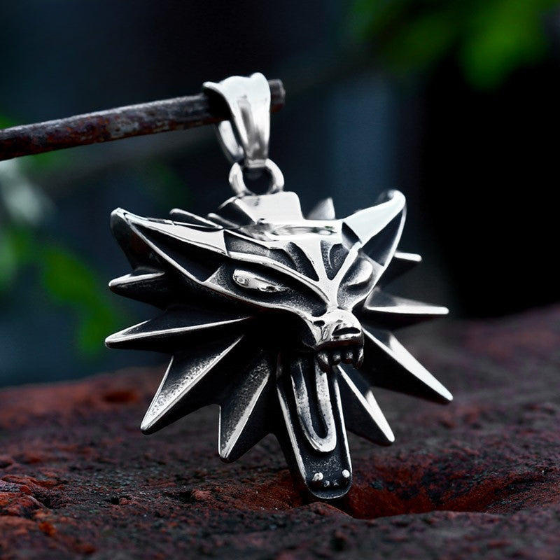 Retro Stainless Steel Wolf Head Pendant for Men - Cross-Border Film & TV Inspired Witch Hunter Design