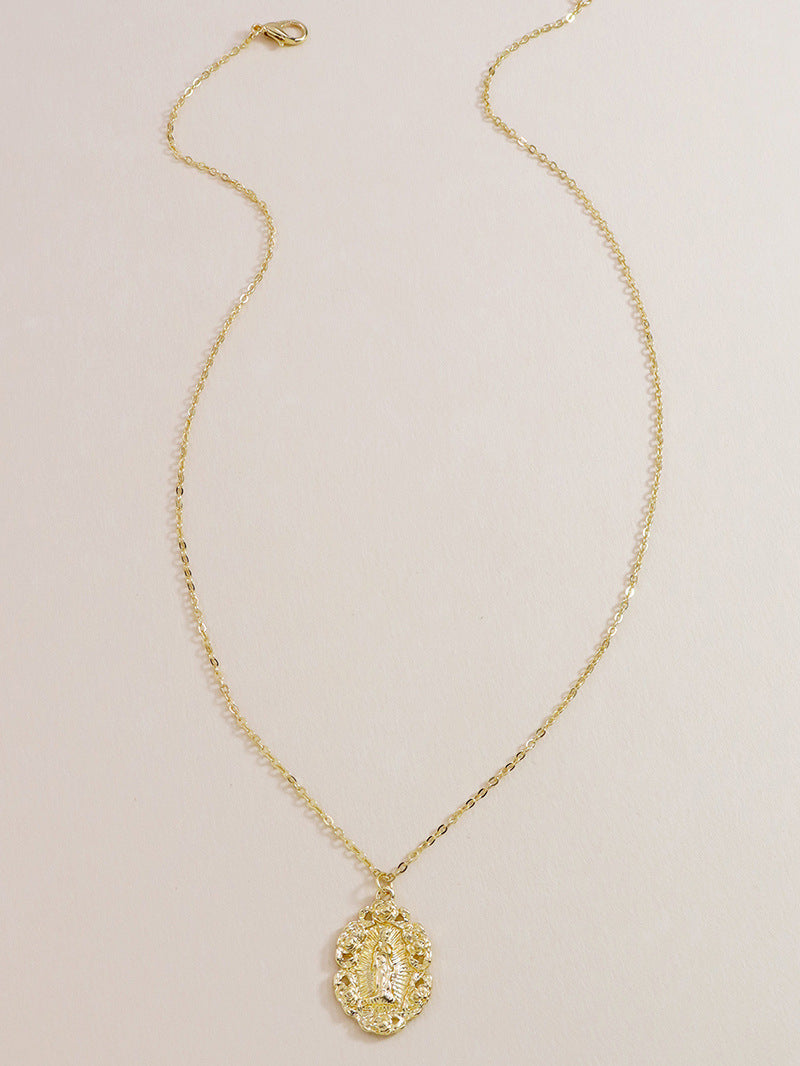 Metallic Portrait Pendant Necklace: Stylish Pear-Shaped Clavicle Chain