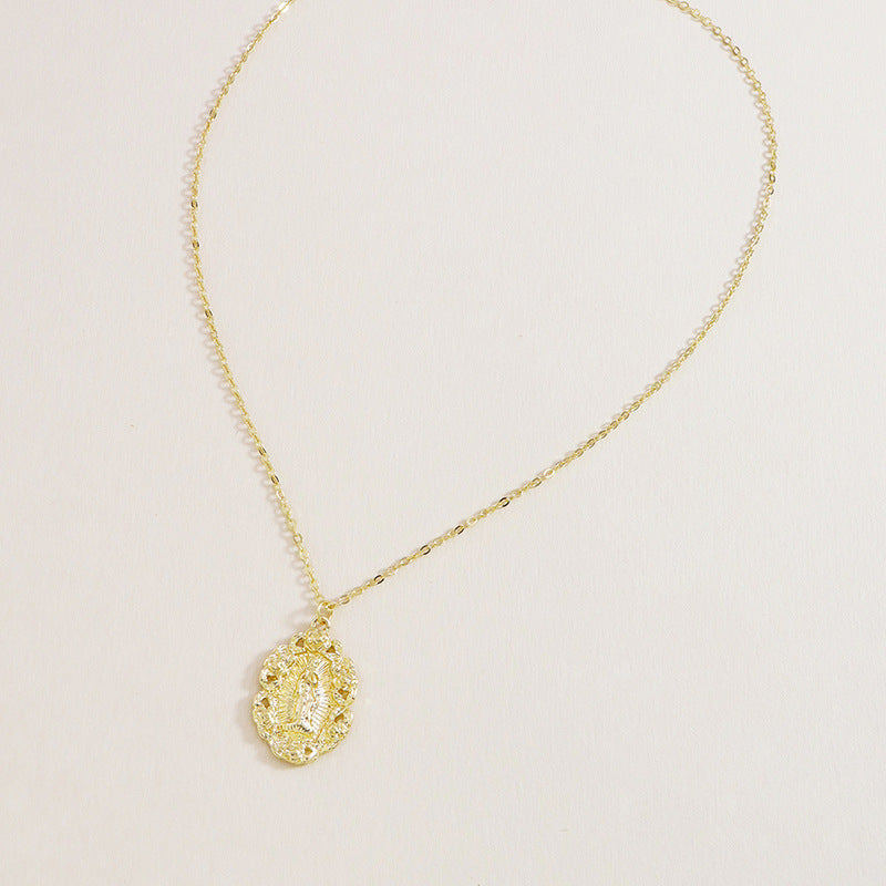 Metallic Portrait Pendant Necklace: Stylish Pear-Shaped Clavicle Chain