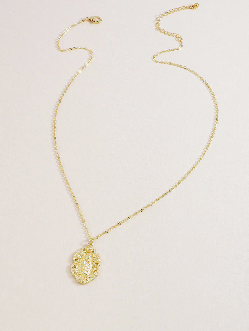 Metallic Portrait Pendant Necklace: Stylish Pear-Shaped Clavicle Chain