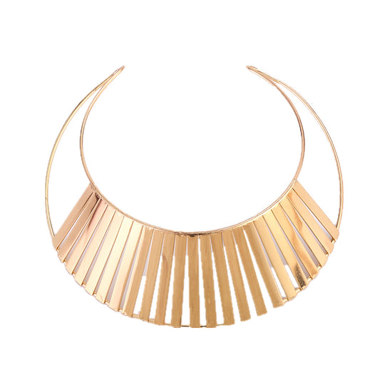Extravagant Punk Collars with Cultural Influence - Statement Metal Necklace with Fan-shaped Design