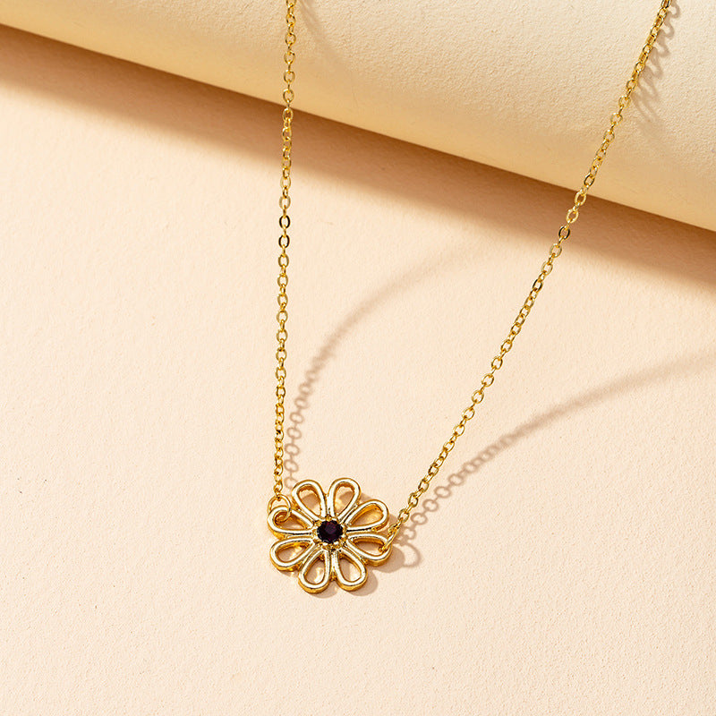 Fashionable Metal Flower Necklace - Elegant Clavicle Chain with Cross-Border Neck Ornaments from Vienna Verve Collection