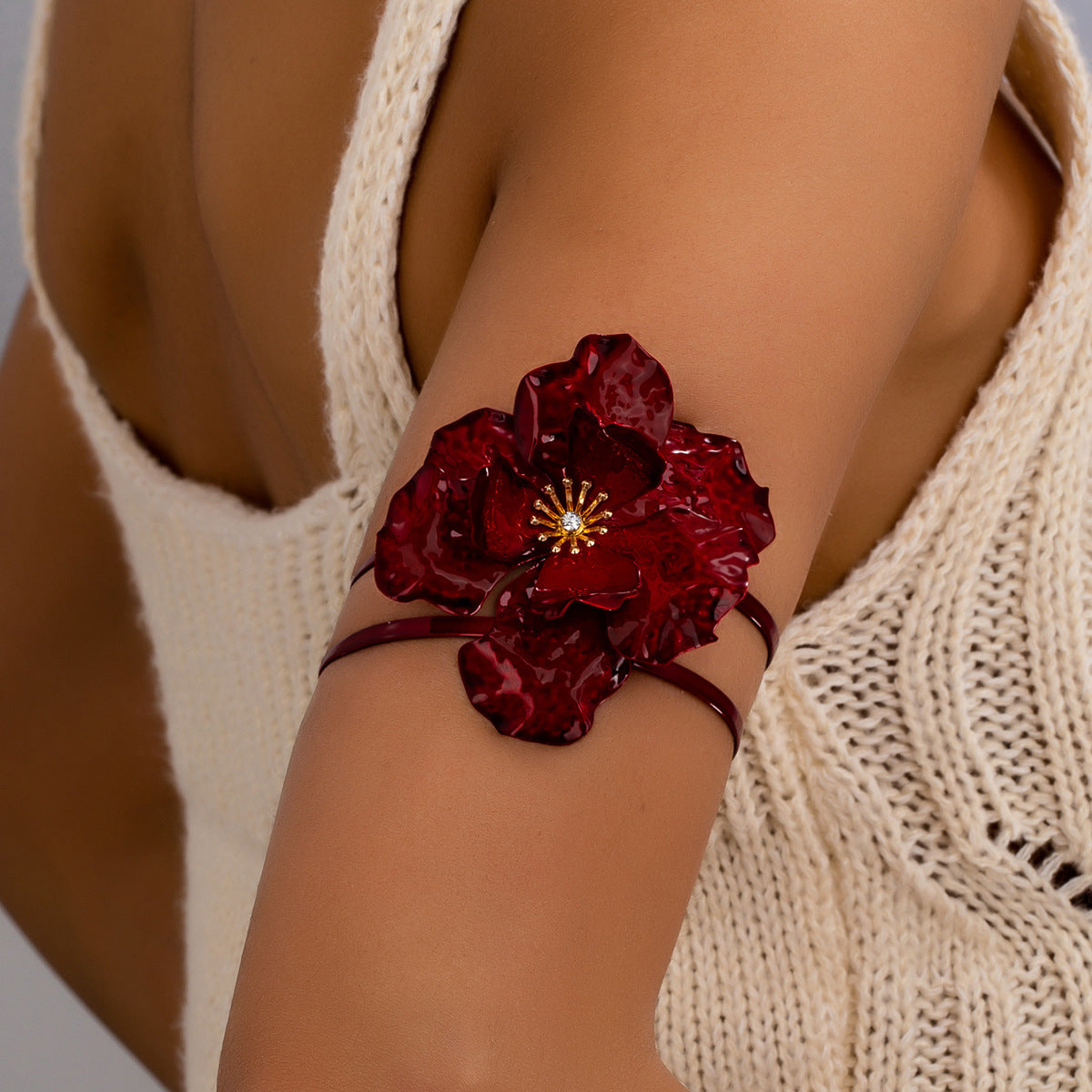 Planderful Vienna Verve Armband – Exaggerated Multi-Layer Pleated Design