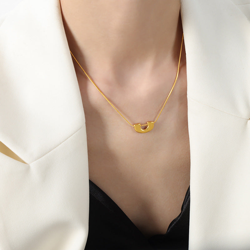 French Style Geometric Titanium Steel Gold-Plated U-Shaped Pendant Necklace