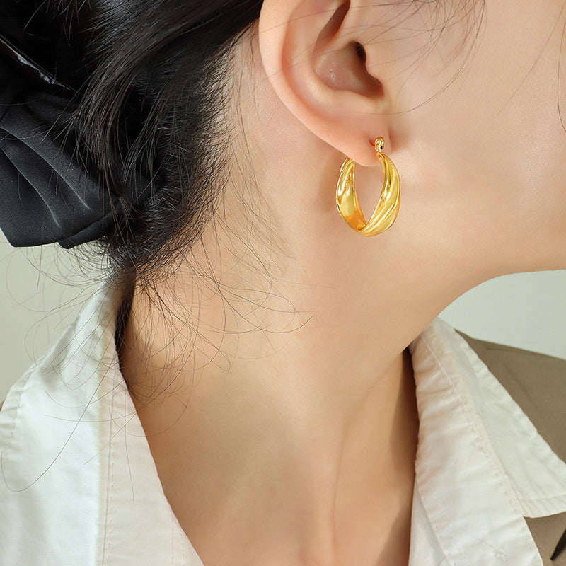 Golden Twisted C-Shaped Earrings with Personalized Feminine Touch