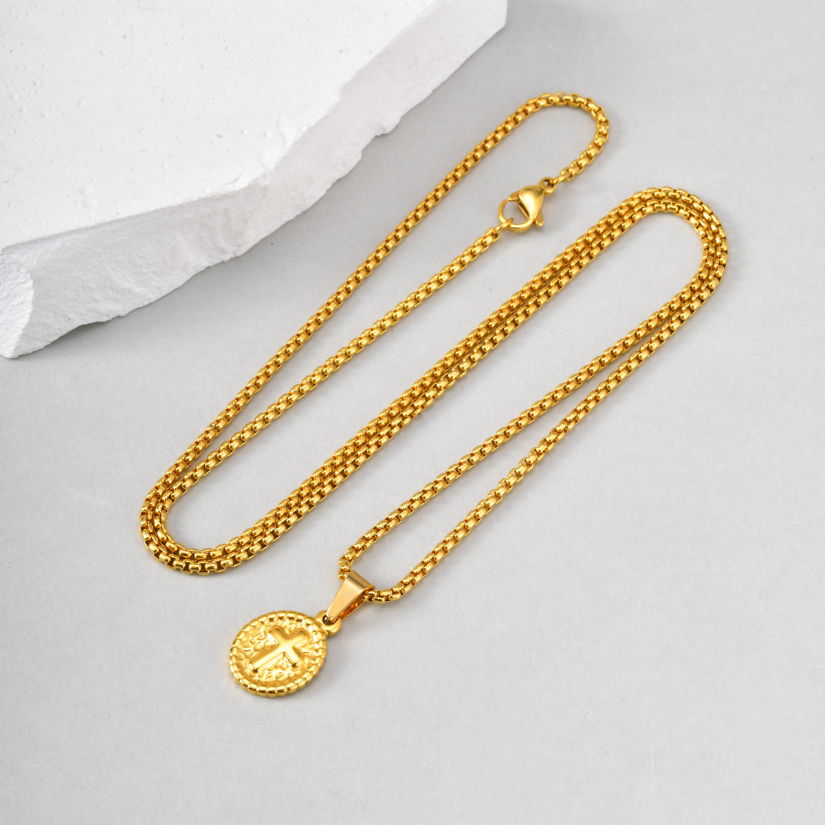 Vintage Cross Medallion Pendant — Three Finishes
