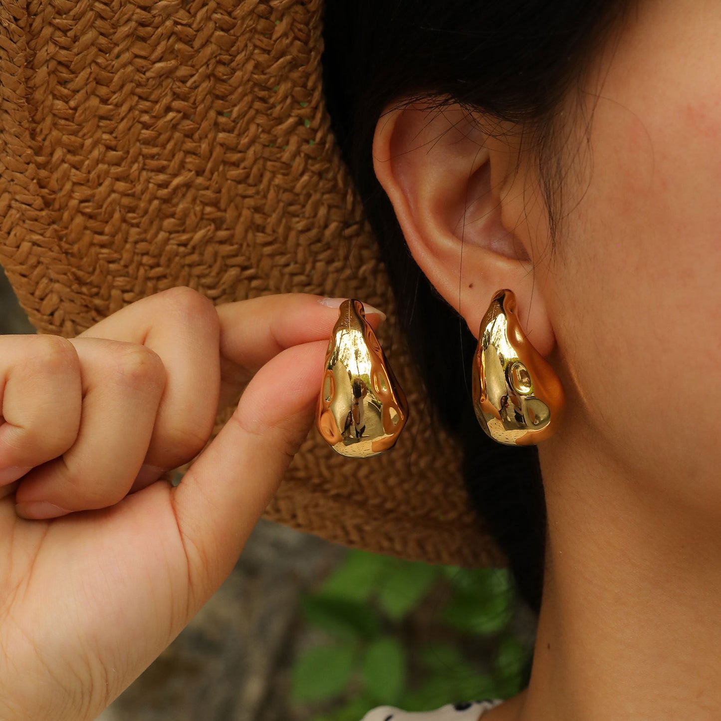 Simple And Stylish Women's Irregular Hollow Hammer Drop Earrings