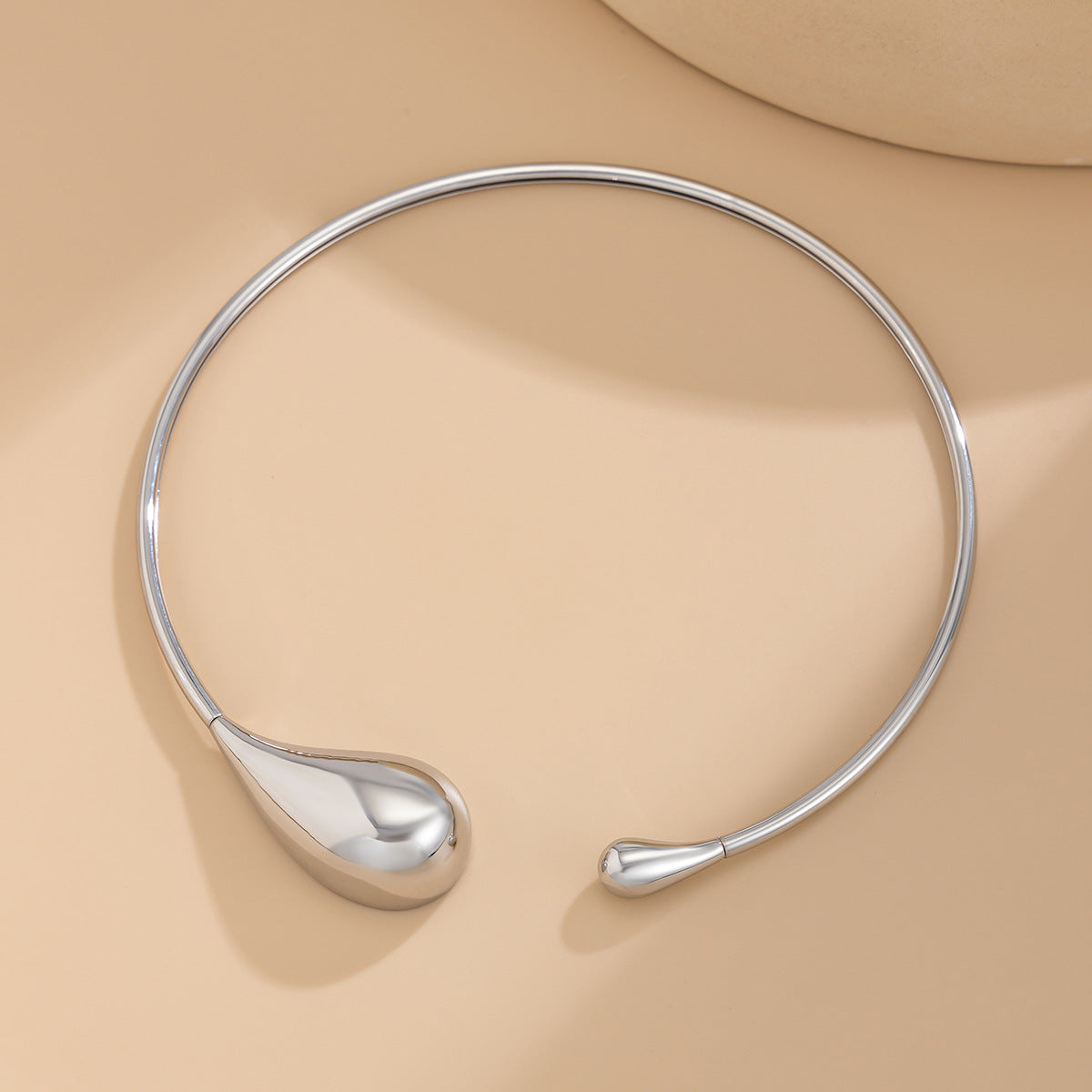 Planderful Vienna Verve Necklace – Elegant Water Drop-Shaped Design