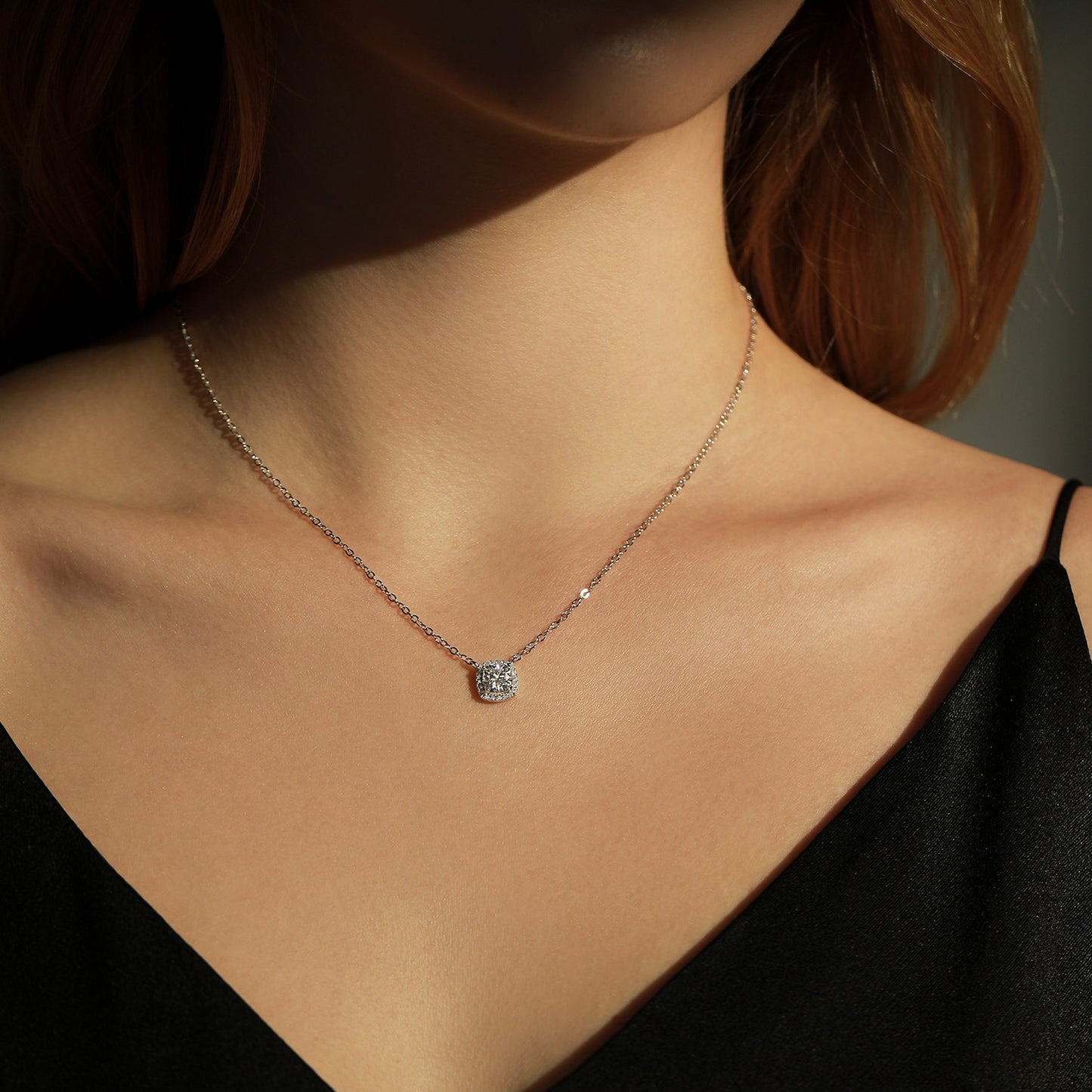Planderful Moissanite Sparkling Necklace – Chic Light Luxury Design