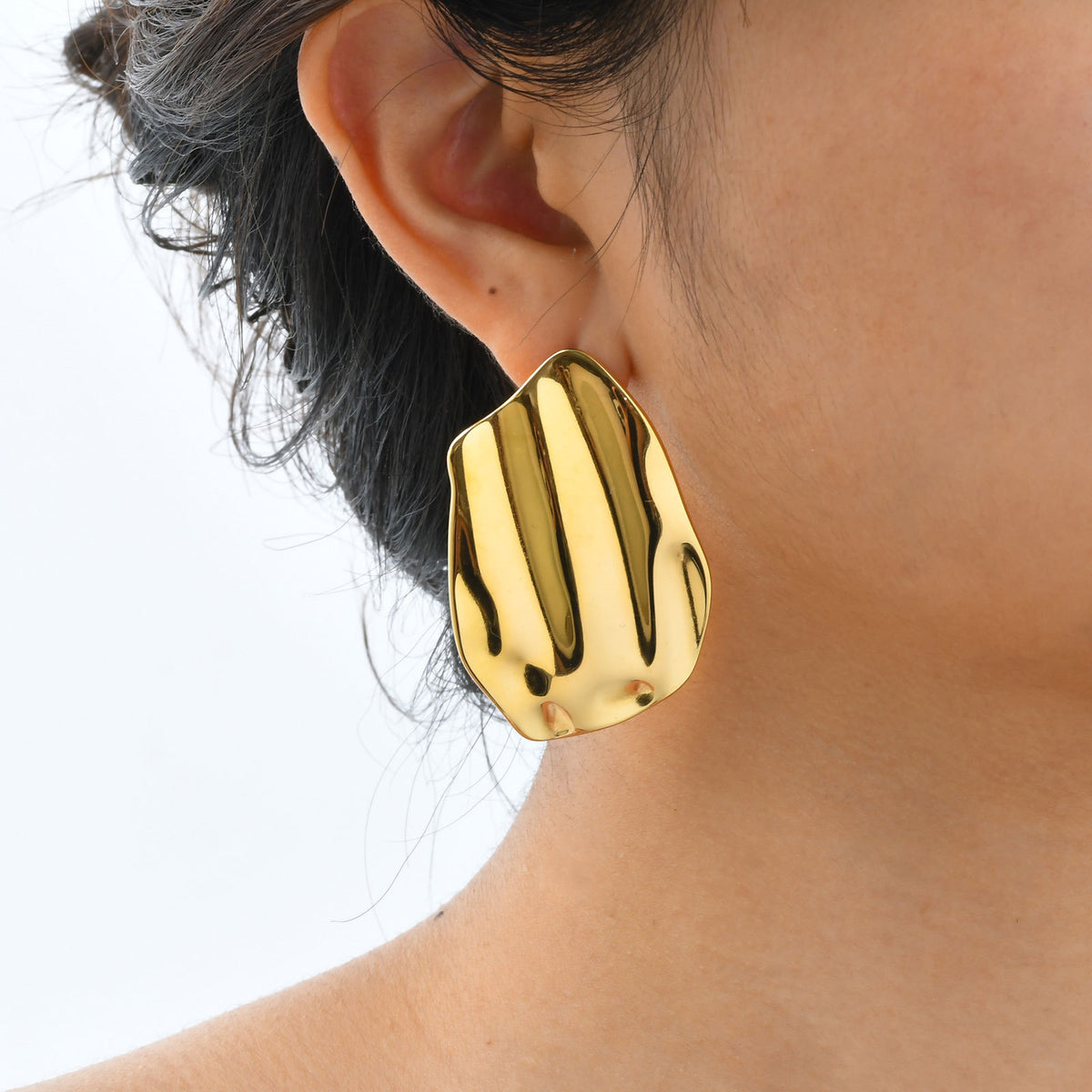 Sculptural Shell Stud Earrings — Gold