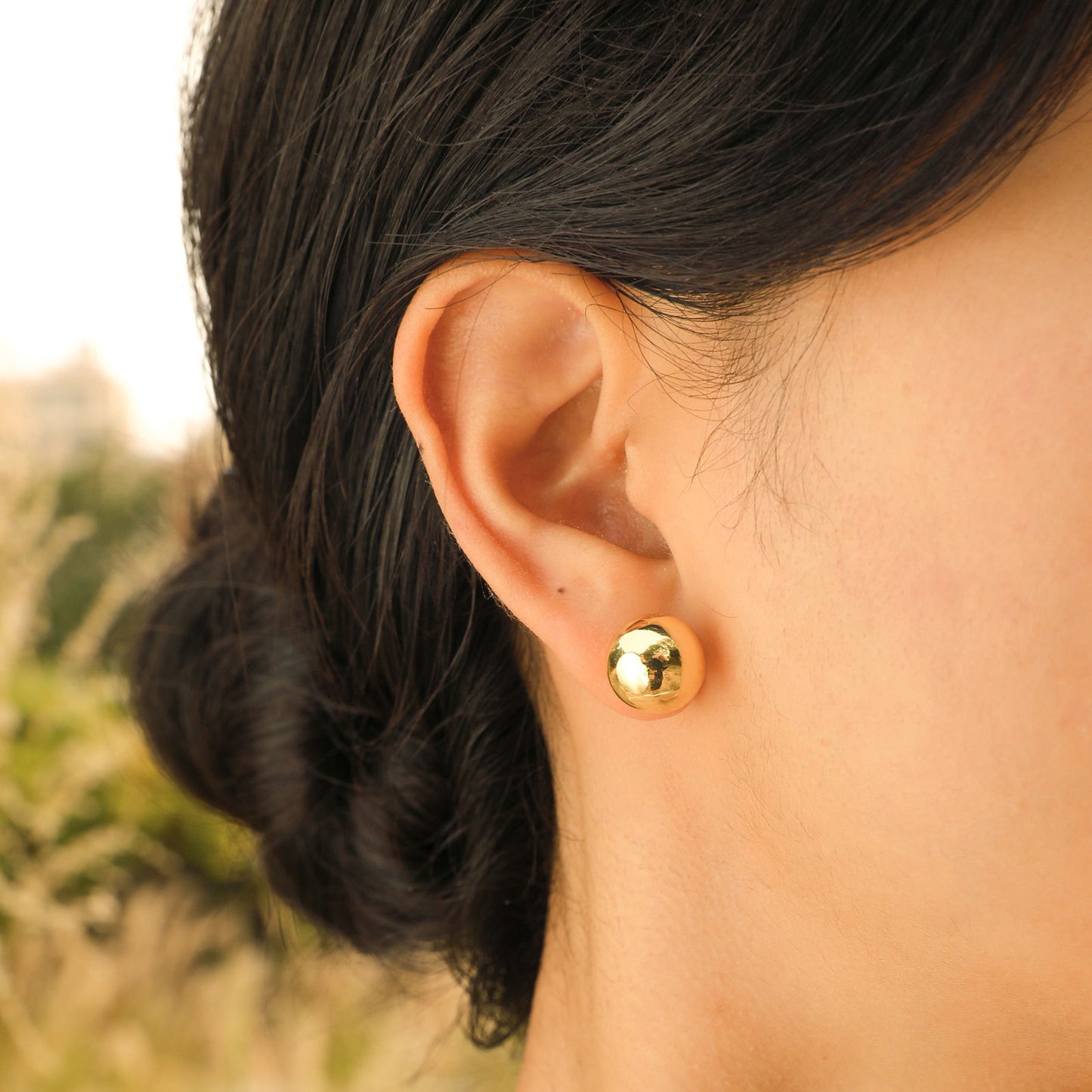 Stylish and Simple 18K Gold Women's Spherical Ball Stud Earrings