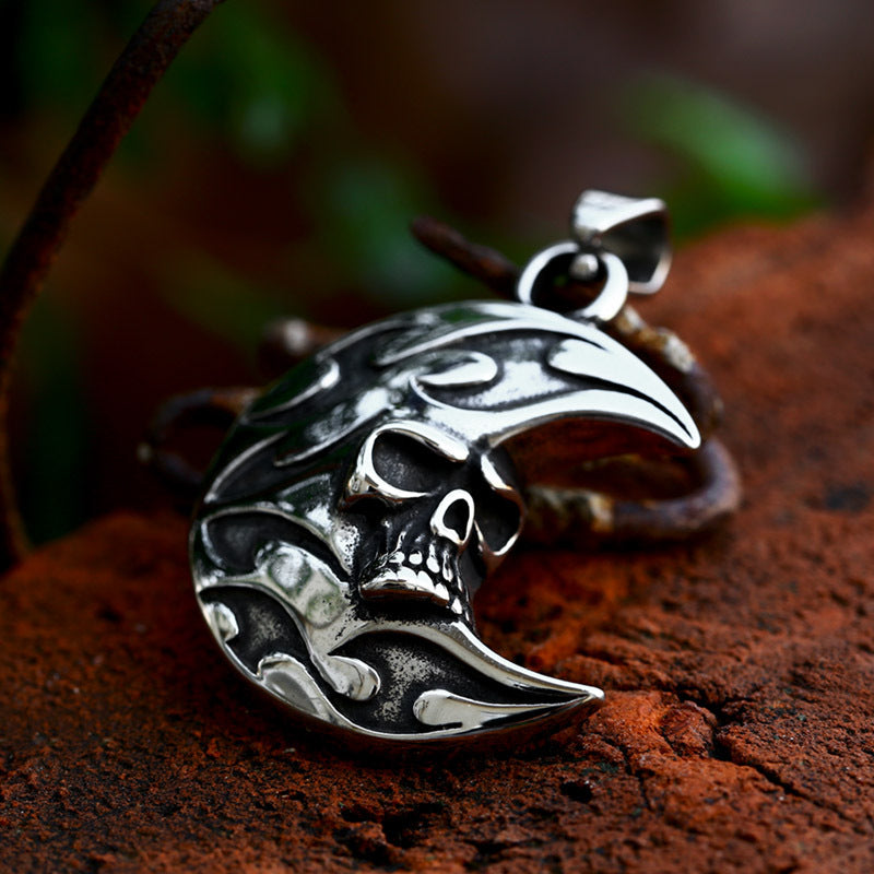 Retro Punk Hip-Hop Stainless Steel Skull Pendant for Men – Wholesale Titanium Steel Jewelry with New Moon Design