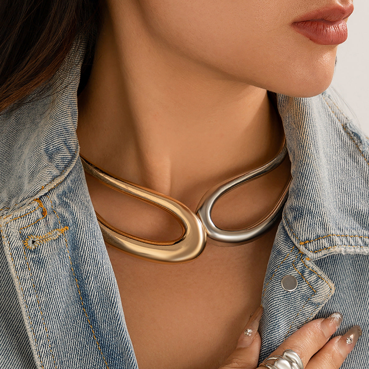 Planderful Vienna Verve Necklace – Elegant Retro Hollow Design