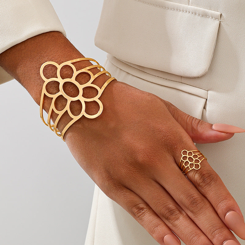 Planderful Vienna Verve Jewelry Set – Fashionable Hollow Flower Design