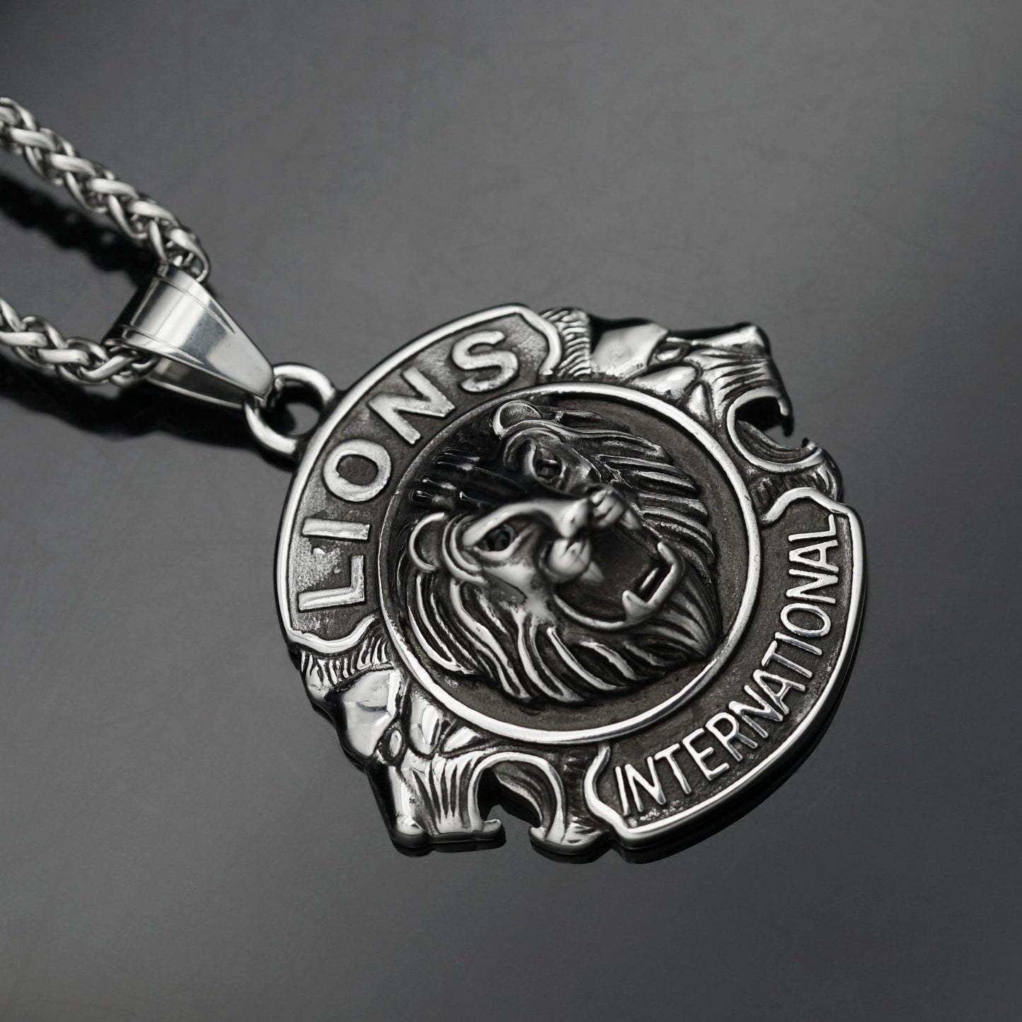 Planderful Lion Head Pendant Necklace Unisex Hip Hop Style Stainless Steel Gold Plated Bold Statement Jewelry
