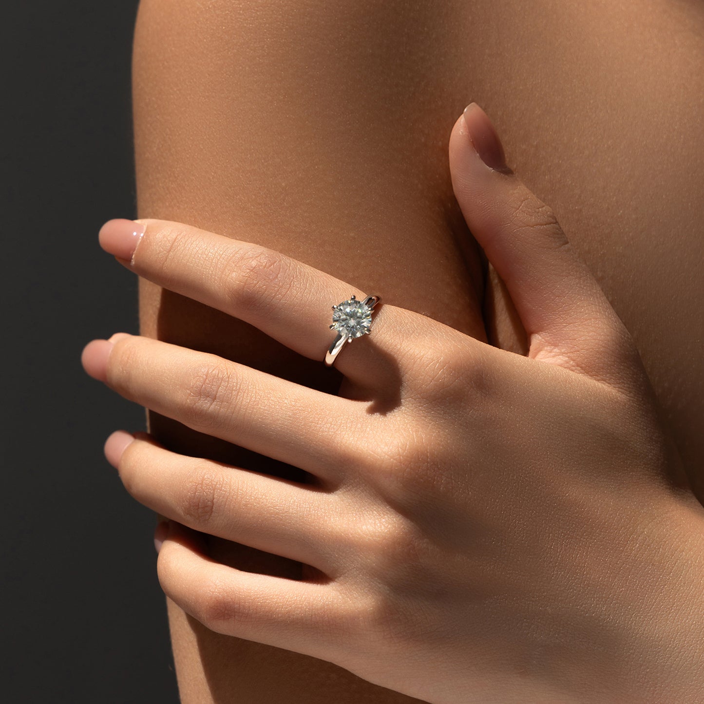 Planderful Moissanite Sparkling Ring – Elegant High-End Design