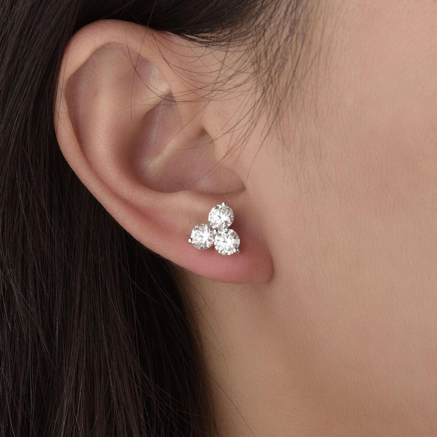 Japan And South Korea Have The Same Moissanite Stud Earrings