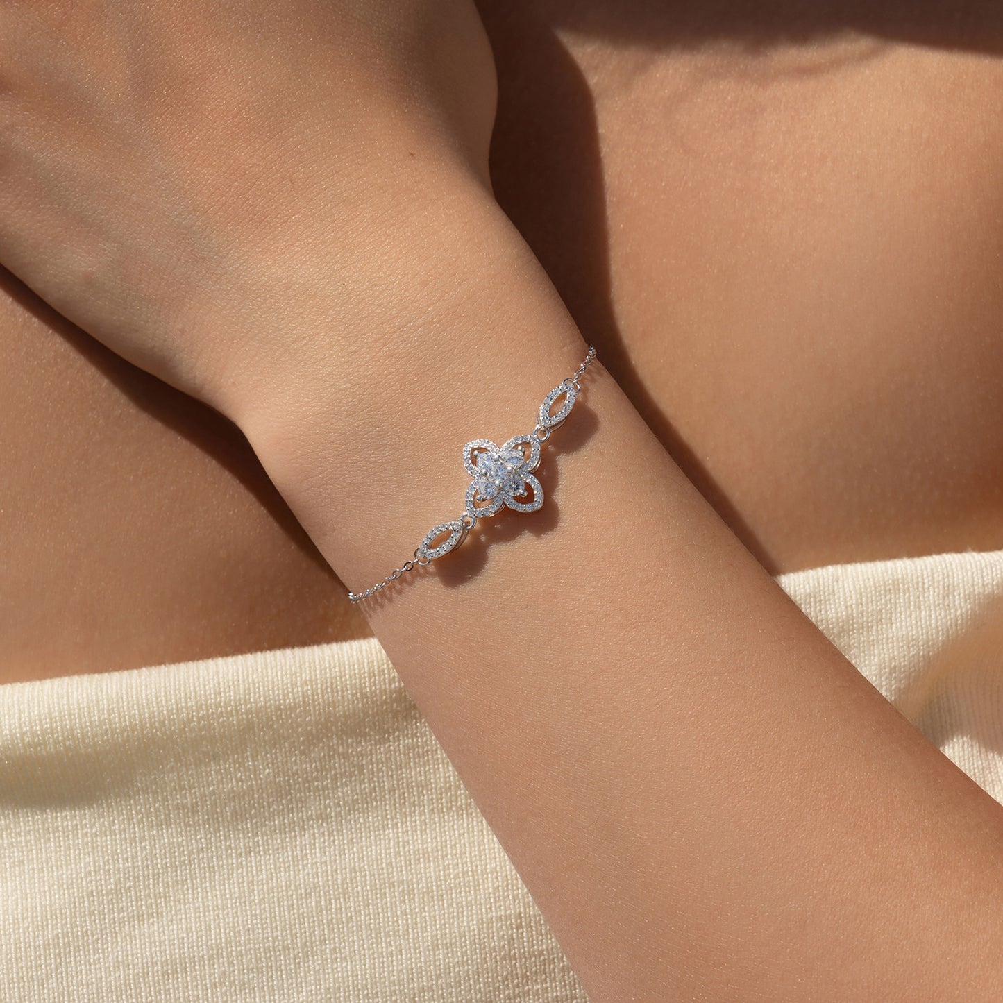 Planderful Everyday Genie Bracelet – Elegant Sterling Silver Flower Design