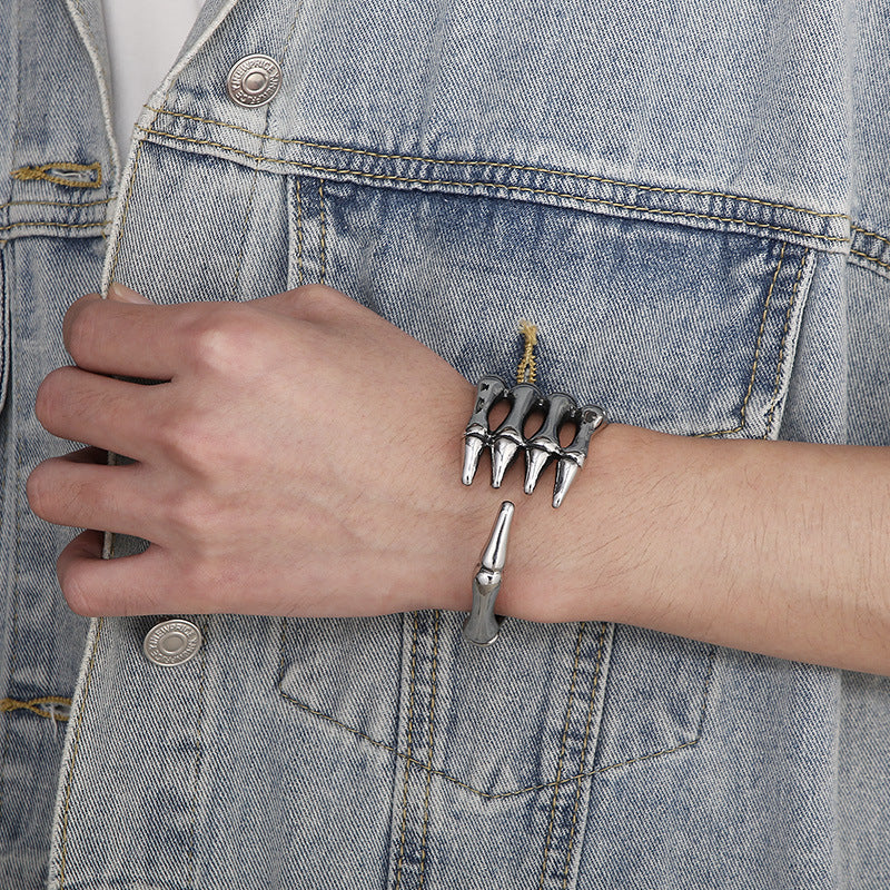 Dark Palm – & Old Titanium Steel Men's Skull Five-Claw Finger Bracelet