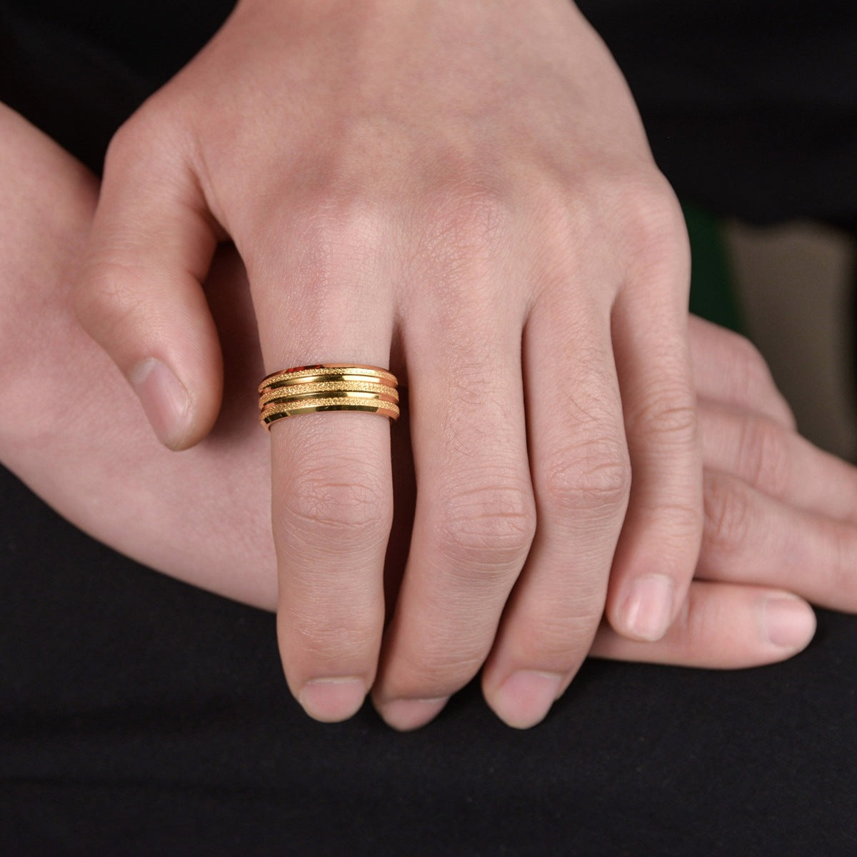 Golden Frosted Floral Cross-border Steel Ring Set - Unisex Jewelry Wholesale