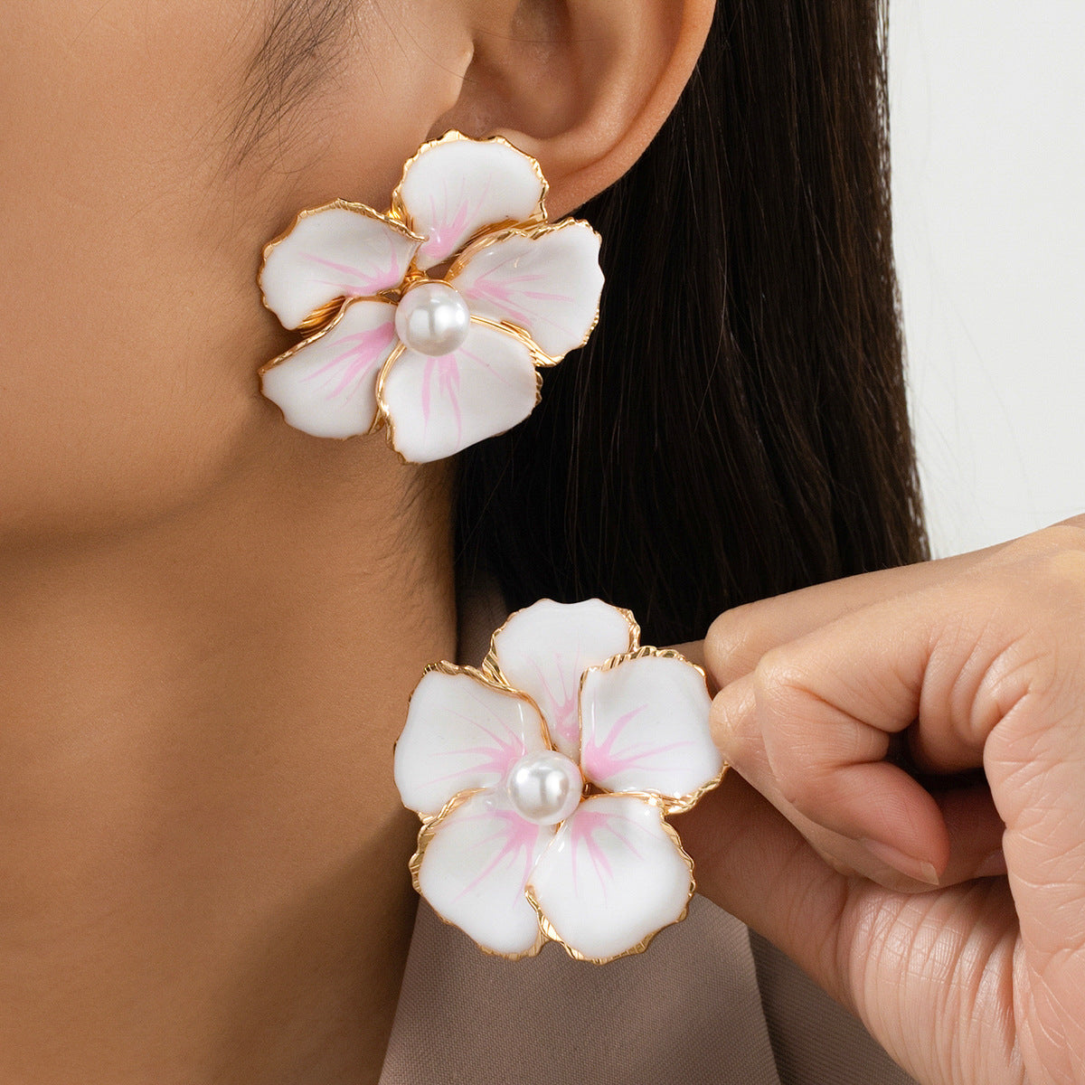 Planderful Vienna Verve Earrings – Fashionable Five-Petal Flower Design