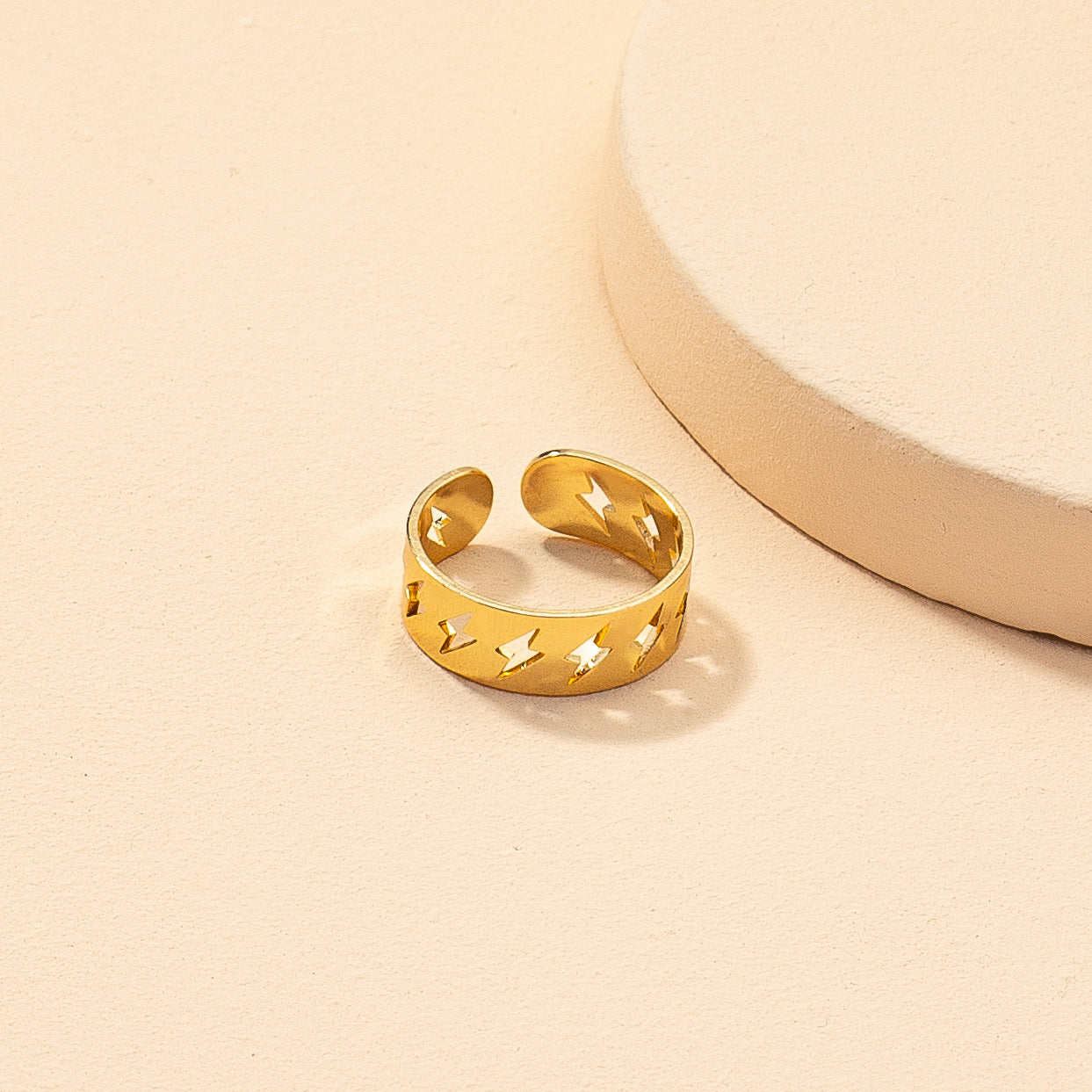 Vintage Textured Open Index Finger Ring with Hollowed-out Design