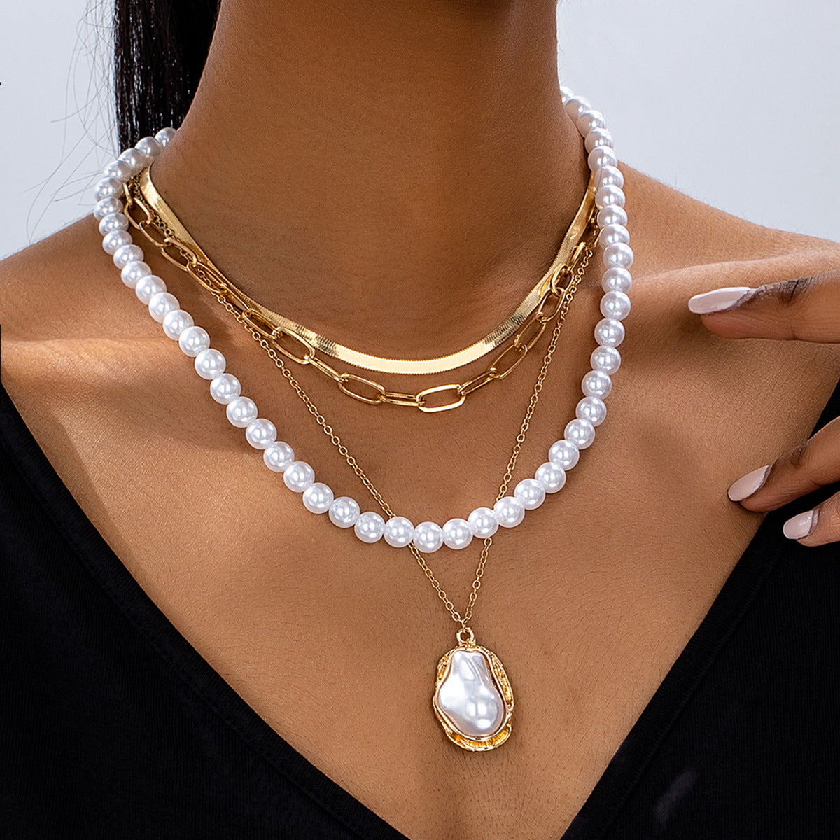Planderful Vienna Verve Necklace Set – Elegant Retro Metal Design with Special-Shaped Artificial Pearls