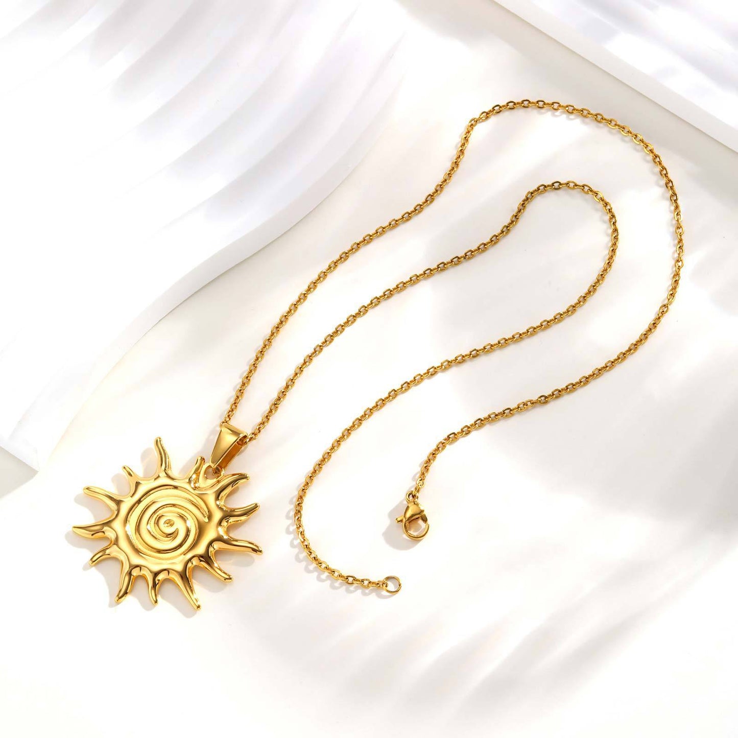 Hot-Selling Wind Stainless Steel Gold Sun Pendant Necklace Casual Vacation Style Women