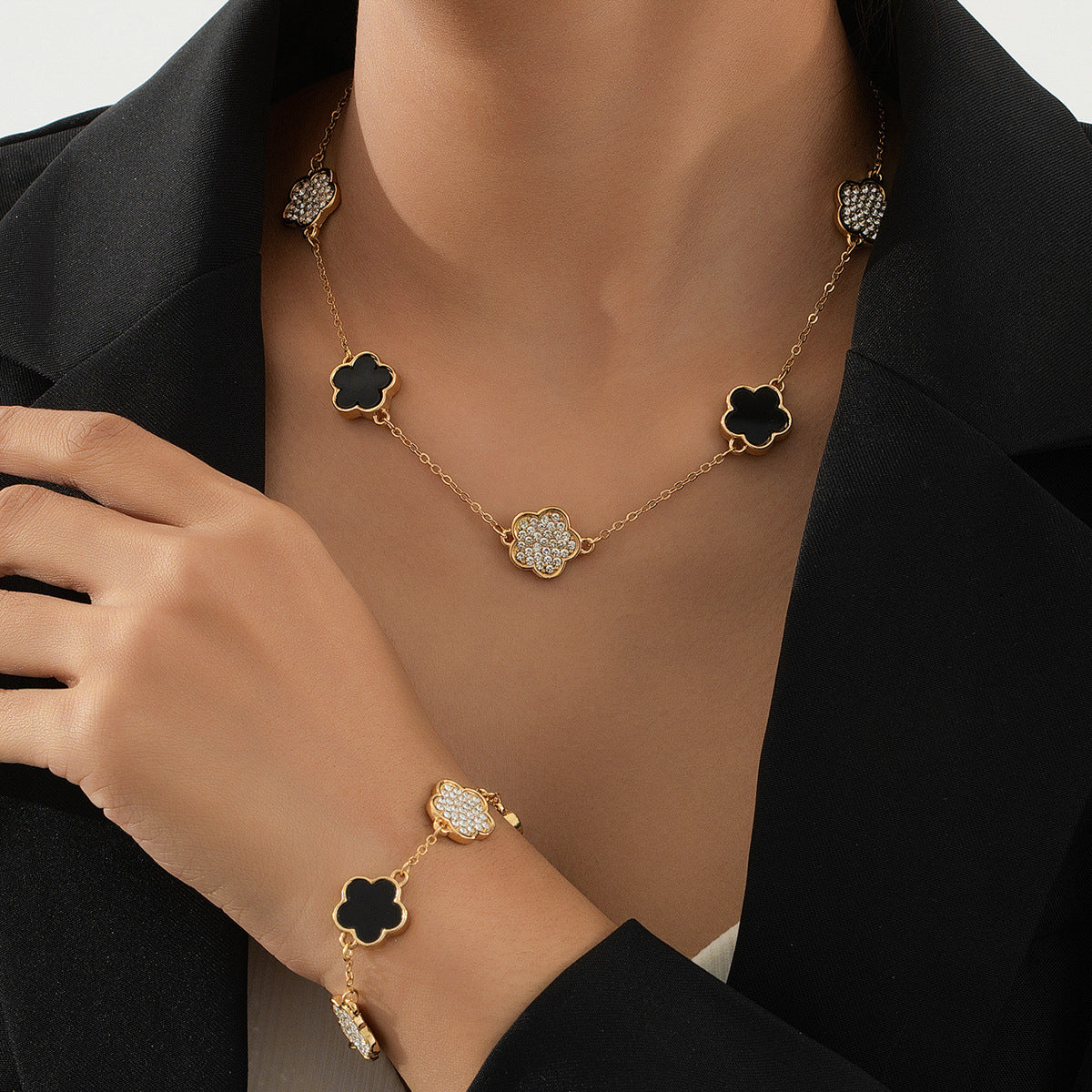 Elegant Clover Jewelry Set for Women by Planderful