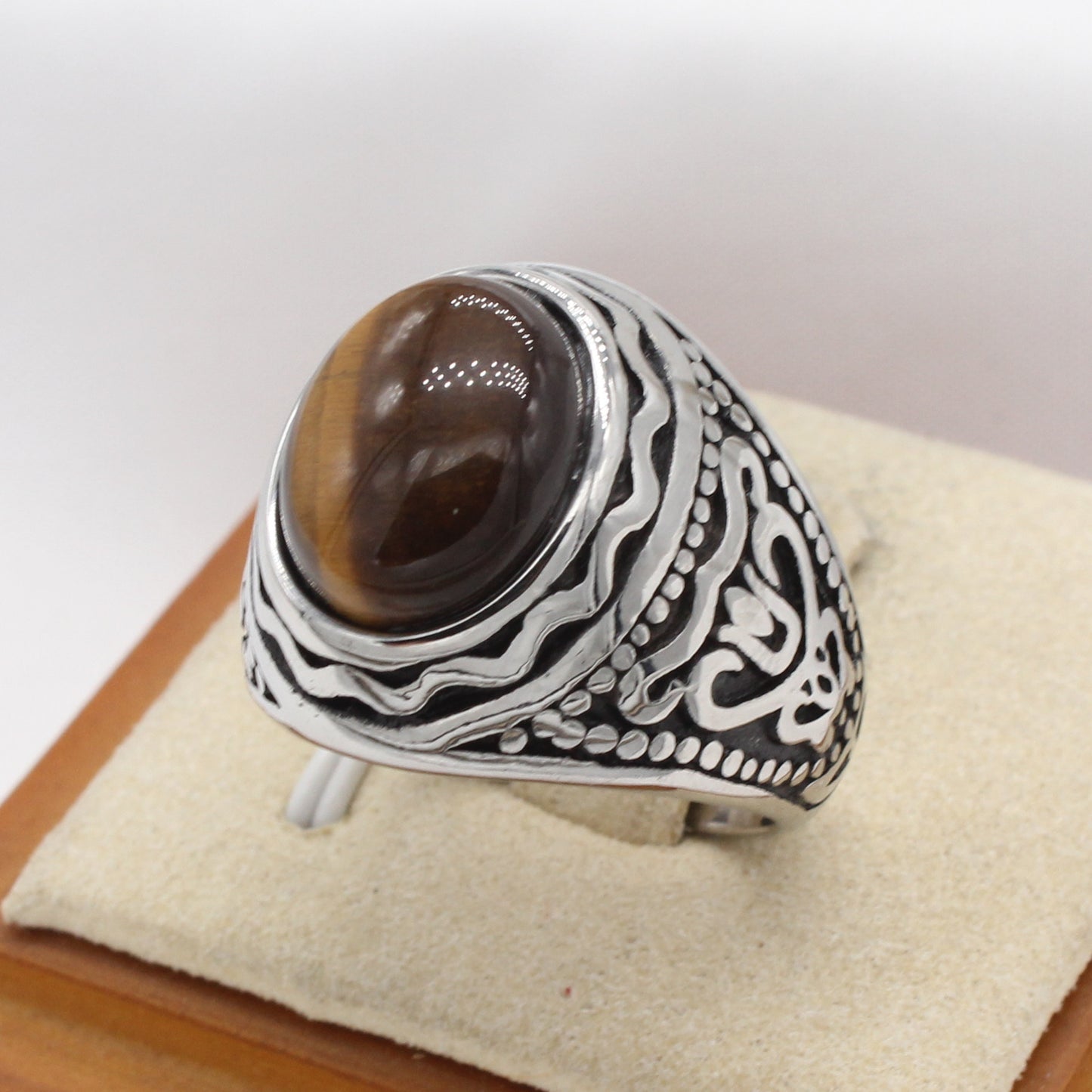 Planderful Everyday Genie – European and American Personalized Retro Oval Gemstone Titanium Steel Ring