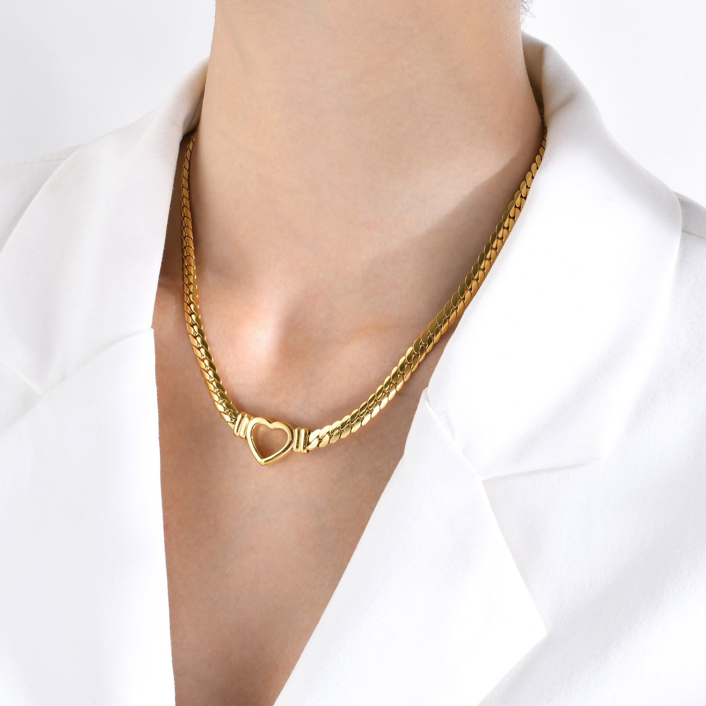 European And American Accessories Wholesale Stainless Steel Hollow Heart Necklace Gold