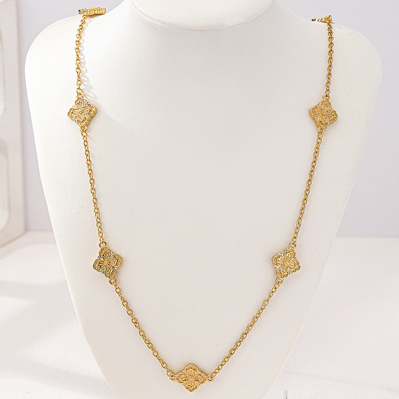 Planderful Vienna Verve Necklace – Fashionable Retro Four-Leaf Clover Design