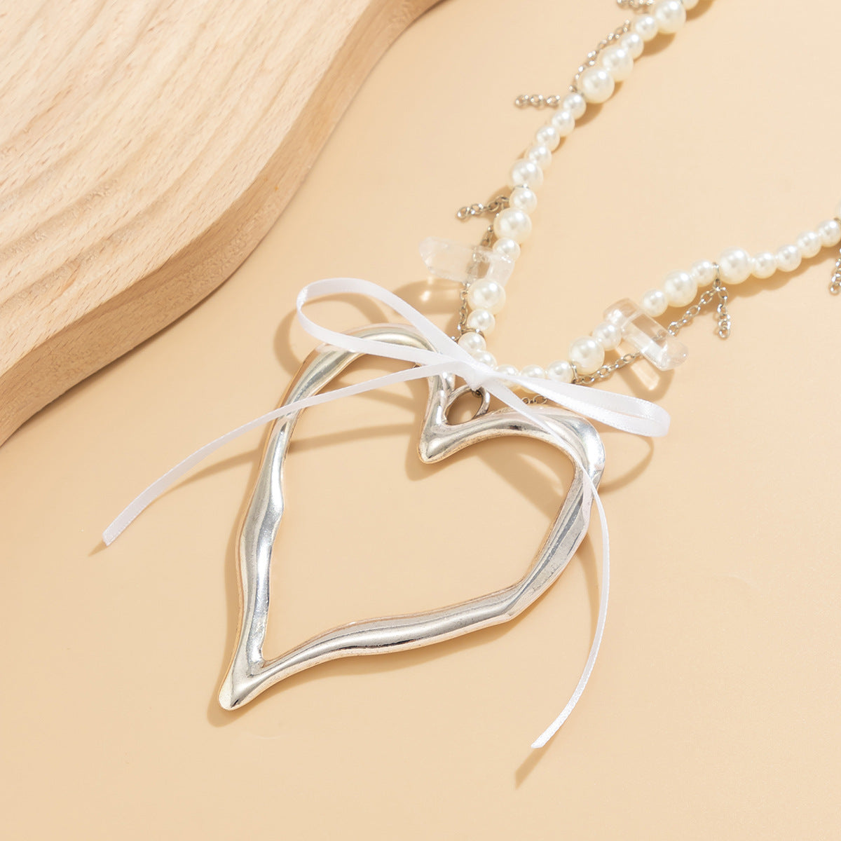 Exaggerated Imitation Pearl Bow Necklace with Heart-shaped Pendant