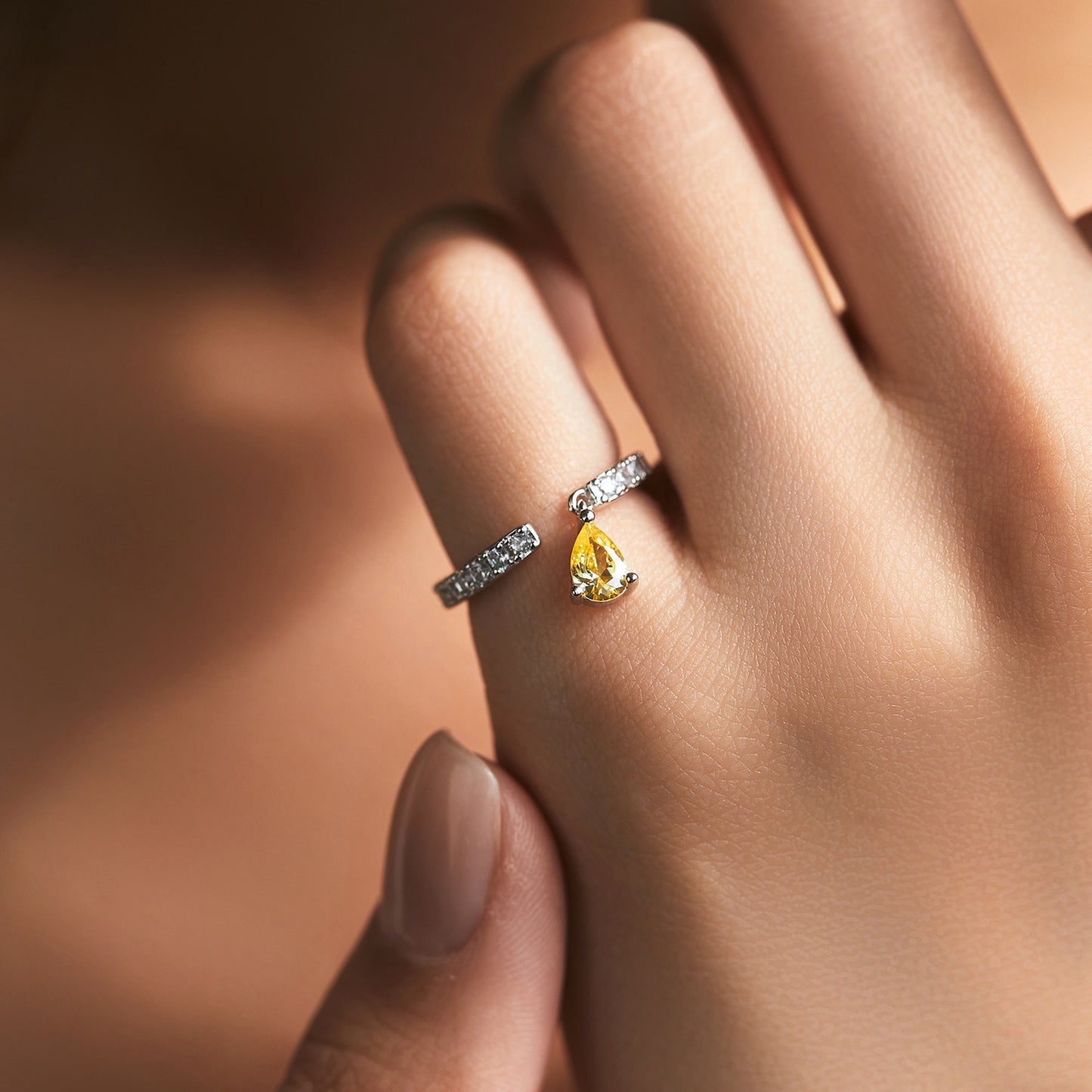 Planderful Gala Fireworks Ring – Stunning Yellow Zircon Water Drop Design