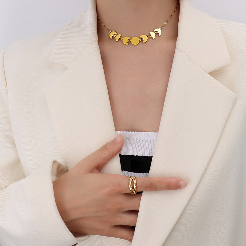 Fashionable Geometric Pendant Necklace with Gold-Plated Charm