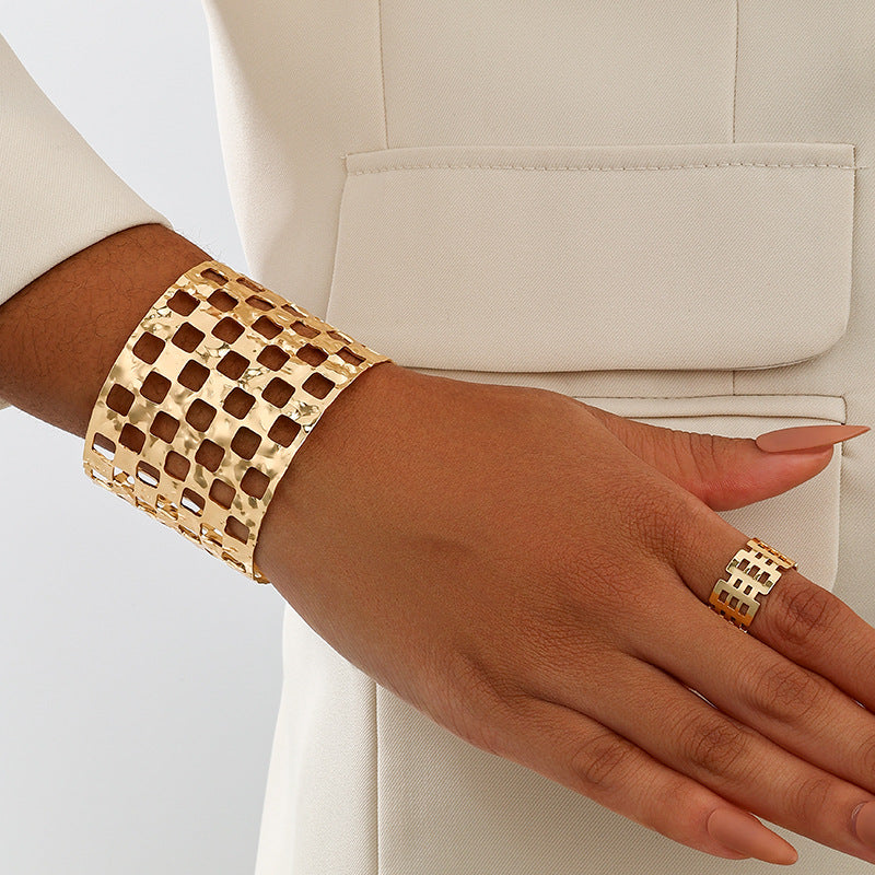 Fashionable Retro Checkerboard Bracelet Ring Set by Planderful