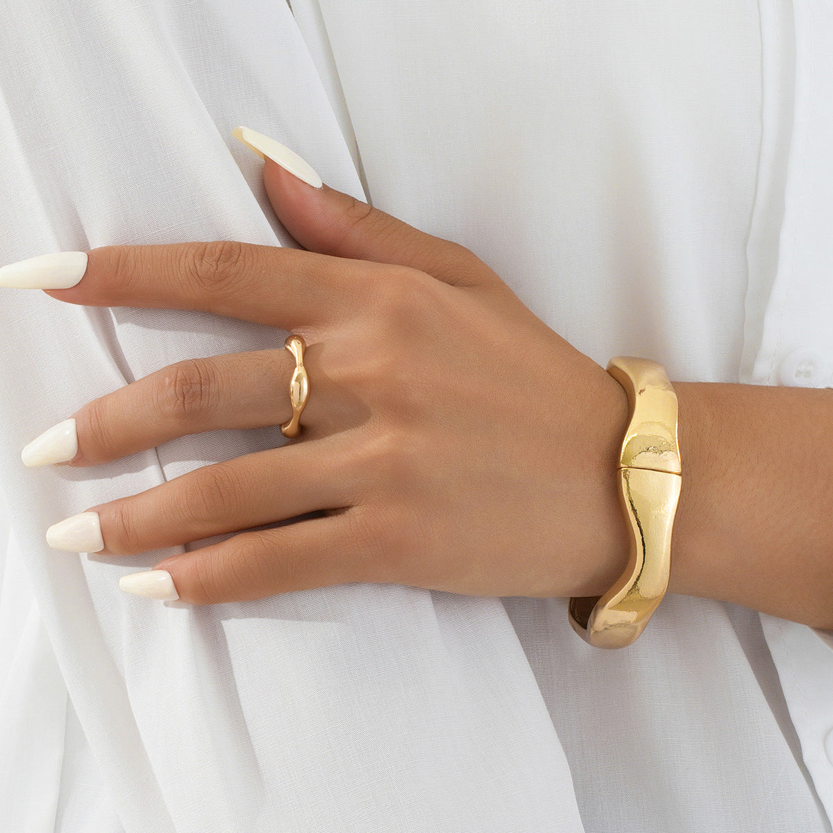 Planderful Vienna Verve Jewelry Set – Fashionable Retro Metal Design