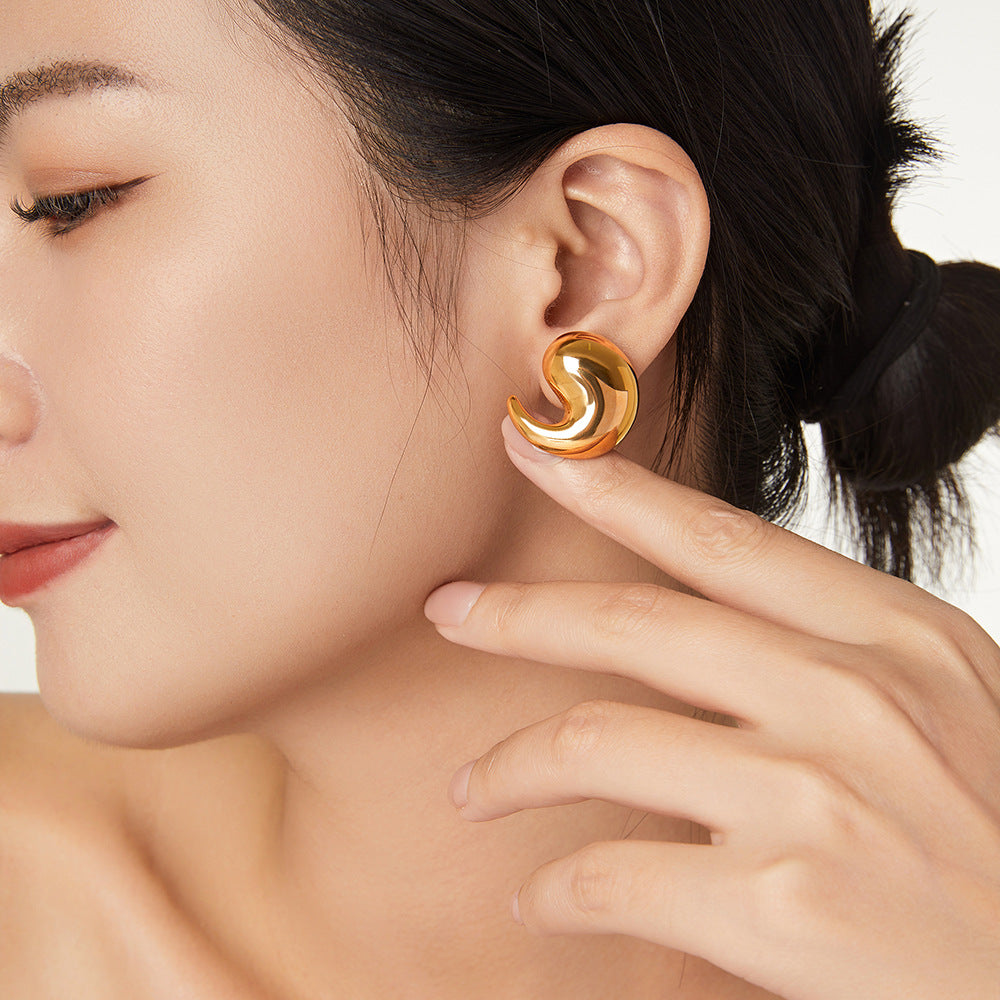 Elegant Curved Water Drop Earrings - European and American Style Stainless Steel Studs with Gold Plating