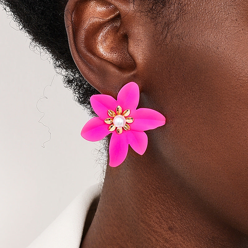 Chic Metal Flower Earrings with Pearl Core for Women - Summer-ready Style