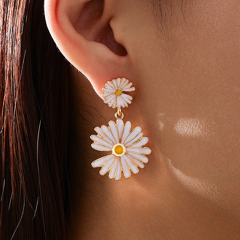 Planderful Vienna Verve Earrings – Cute Fashionable Daisy Flower Design