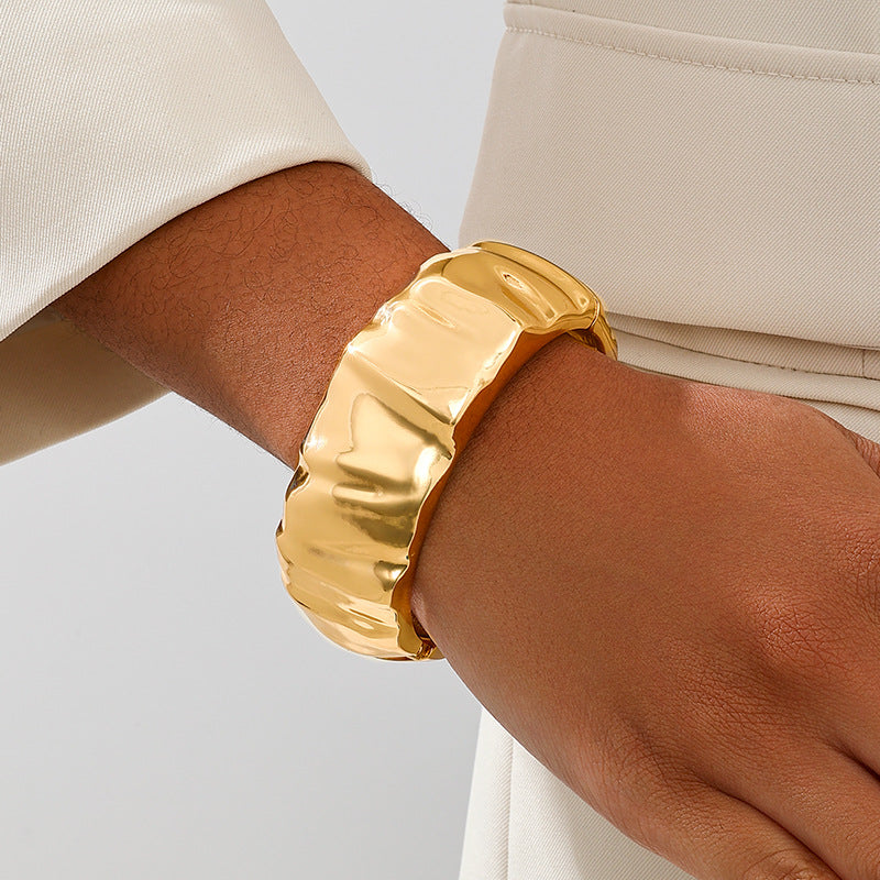 Planderful Vienna Verve Bracelet – Exaggerated Thick Metal Design