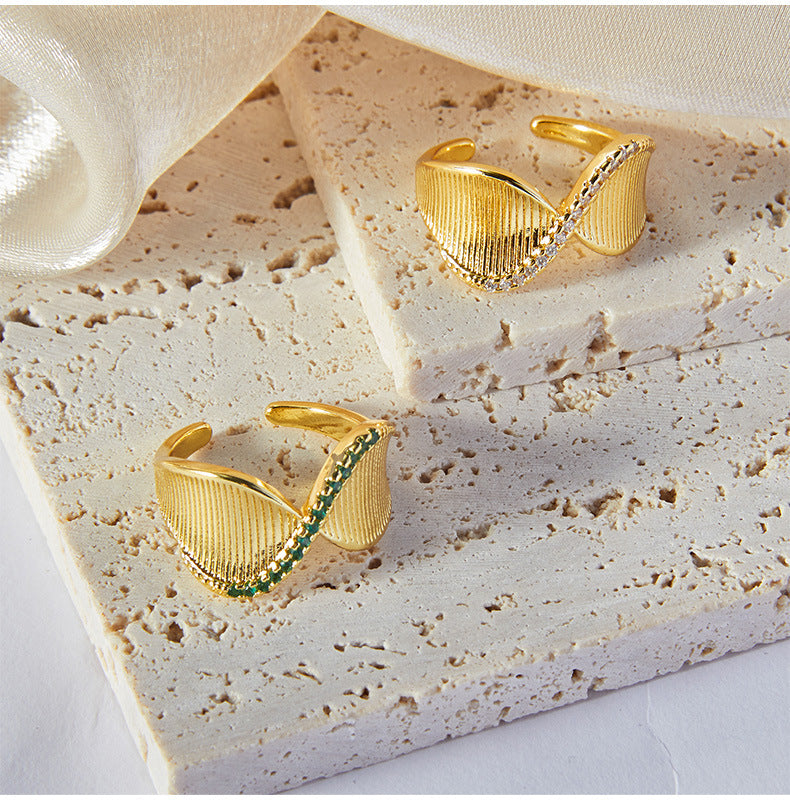 Chic Striped Zircon Copper Ring with Twisted Design