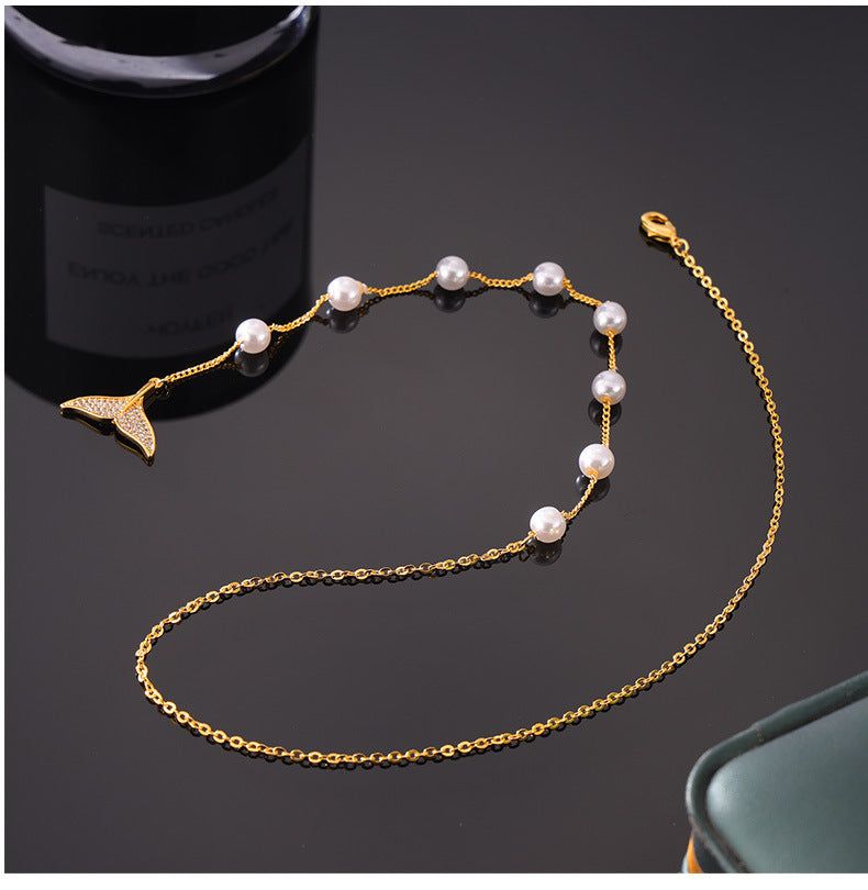 Luxurious Shell Bead Necklace with Zircon Accent