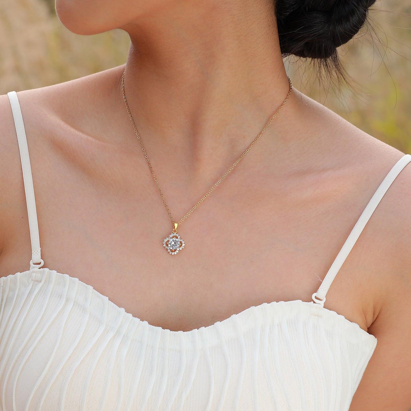 Zircon Flower Pendant 18K Gold Necklace Copper Fashion Jewelry