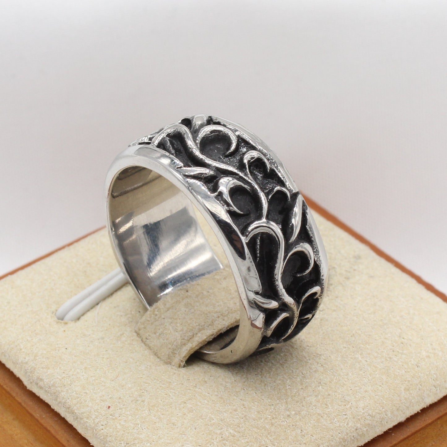 Planderful Everyday Genie Men’s Titanium Steel Ring – European and American Personalized Retro Dragon Pattern