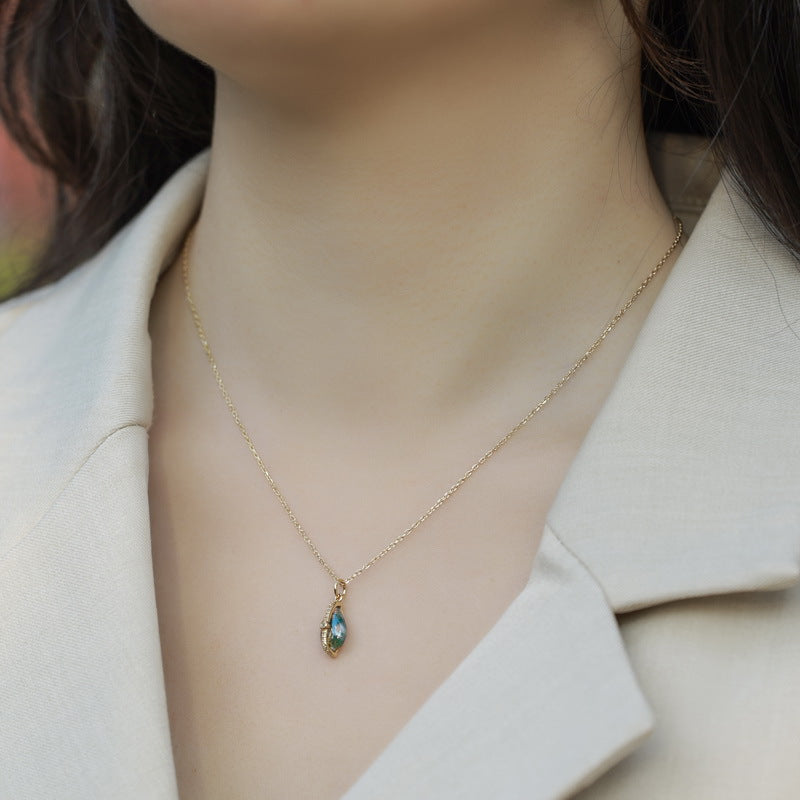 Planderful Everyday Genie Necklace – Elegant Green Moss Pendant Clavicle Chain