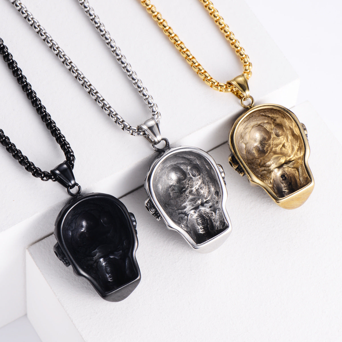 Personalized Multi-Color Skull Pendant Necklace for Men - Retro Punk Stainless Steel Design