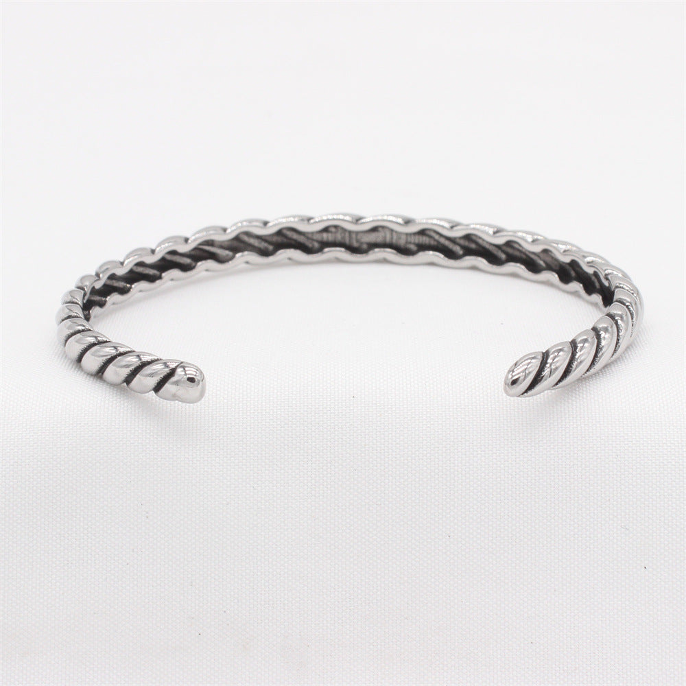 Planderful Everyday Genie – European and American Retro Striped Titanium Steel Bracelet